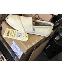 Toms women's SHOES 30 pairs.